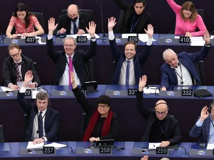 البرلمان الأوروبي يتبنى قانوناً يحمي حرية الصحافة