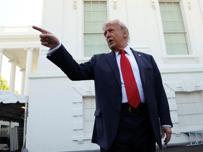 الرئيس الأميركي دونالد ترمب يتحدث للصحافيين في البيت الأبيض. 23 أبريل 2025 - REUTERS