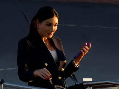 حرب إيران.. اتهام ترمب بـ"خيانة" الناخبين مقابل دعوات لترحيل "أعداء أميركا"