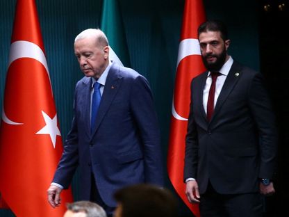 الرئيس السوري أحمد الشرع ونظيره التركي رجب طيب أردوغان قبل مؤتمر صحافي مشترك في أنقرة. 4 فبراير 2025 - Reuters