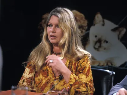 وفاة الممثلة والمغنية الفرنسية بريجيت باردو.. وماكرون ينعي "أسطورة القرن"