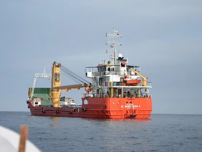 ما هو الحصار البحري وكيف يمكن تطبيقه في مضيق هرمز؟