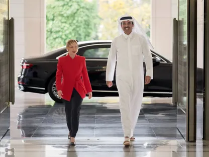 أمير قطر وميلوني يدعوان إلى مسار دبلوماسي لاحتواء "أزمة الشرق الأوسط"