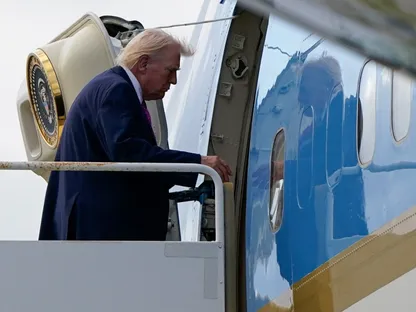 ترمب: أريد نفط إيران.. وقد نسيطر على جزيرة خرج