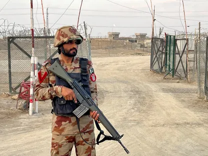 خبراء: الحرب المفتوحة بين باكستان وأفغانستان قد تتحول إلى أزمة طويلة الأمد