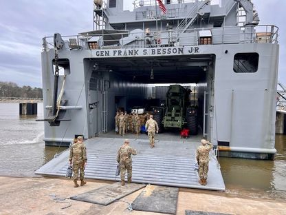 سفينة الإمداد الأميركية فرانك بيسون تغادر  قاعدة لانجلي -يوستيس وعلى متنها معدات لبناء ميناء غزة المؤقت. 9 مارس 2024 - CENTCOM