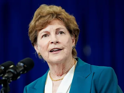 ديمقراطيان بمجلس الشيوخ يطلبان التحقيق في اتصالات بين ماسك وروسيا