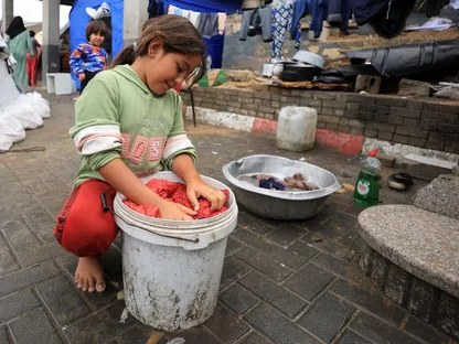 أطفال فلسطينيون في مخيمات النزوح بمدينة غزة. 14 نوفمبر 2025 - REUTERS