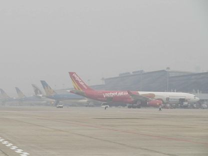 فيتنام.. توقف الرحلات الجوية في مطار هانوي بسبب تفاقم تلوث الهواء والضباب