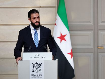 الرئيس السوري أحمد الشرع خلال مؤتمر صحافي في باريس. 07 مايو 2025 - REUTERS