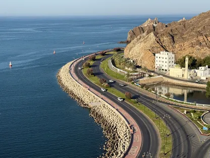 سلطنة عمان تعلن عقد اجتماع مع إيران بشأن الملاحة في مضيق هرمز