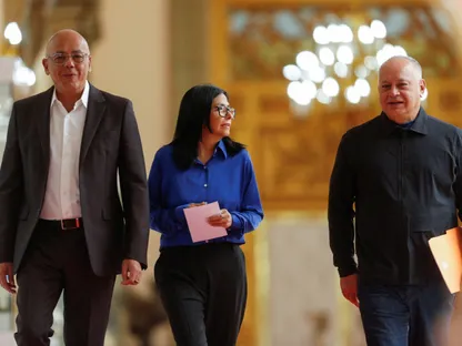 شكوك استخباراتية أميركية تجاه "تعاون" رئيسة فنزويلا.. وروبيو يهدد باستخدام القوة