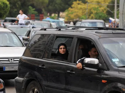 بالصور.. موجة نزوح من الضاحية الجنوبية لبيروت بعد تهديدات إسرائيلية