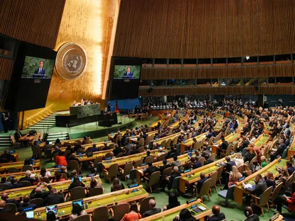 الرئيس الفرنسي إيمانويل ماكرون يلقي كلمة خلال المؤتمر الدولي بشأن التسوية السلمية لقضية فلسطين وتنفيذ حل الدولتين. 22 سبتمبر 2025 - REUTERS