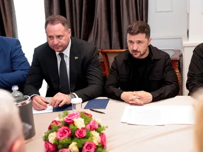 زيلينسكي يعلن استقالة مدير مكتبه أندريه يرماك وسط "فضيحة فساد"