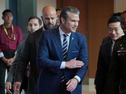 وزير الحرب الأميركي بيت هيجسيث خلال اجتماع وزراء دفاع رابطة دول جنوب شرق آسيا (آسيان) في كوالالمبور، ماليزيا. 1 نوفمبر 2025 - Reuters