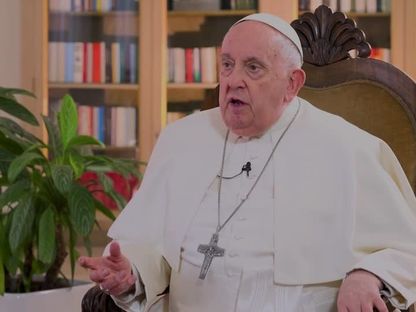 البابا فرنسيس يتحدث إلى قناة سويسرية، فبراير 2024، الفاتيكان. - Reuters