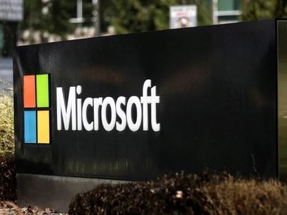شعار شركة مايكروسوفت يظهر عند مقرها في مدينة ريدموند بالعاصمة الأميركية واشنطن، 18 يناير 2023 - Reuters