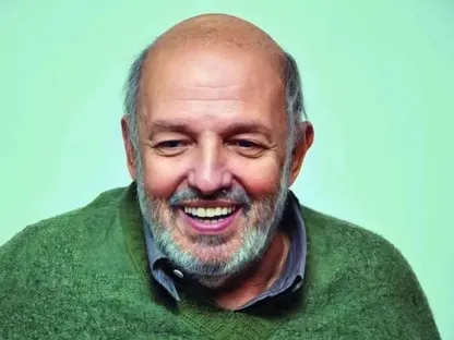 في الذكرى العاشرة لرحيله.. قراءة في سينما المتجدد محمد خان