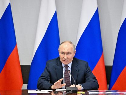 الرئيس الروسي فلاديمير بوتين يترأس اجتماعاً مع مسؤولين ورؤساء قطاع الصناعة العسكرية في البلاد. موسكو، روسيا. 25 مايو 2024 - Reuters