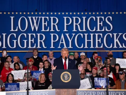 الرئيس الأميركي دونالد ترمب يلقي خطاباً بشأن أجندته الاقتصادية في ماونت بوكونو، بنسلفانيا، 9 ديسمبر 2025 - Bloomberg