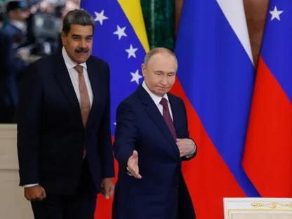 الرئيس الروسي فلاديمير بوتين ونظيره الفنزويلي نيكولاس مادورو عقب محادثات في الكرملين. 7 مايو 2025 - Reuters