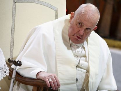 الفاتيكان يقبل استقالة أسقف تستر على كاهنين متهمين باعتداءات جنسية