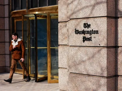 "واشنطن بوست" تسرح مئات الصحافيين والموظفين.. وانتقادات لبيزوس بعد القرار