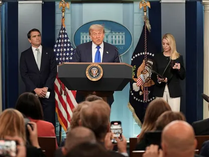 ترمب لا يستبعد "قصف إيران" مجدداً بسبب البرنامج النووي