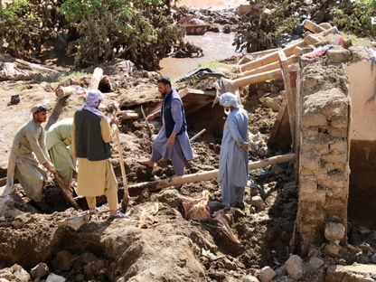 فيضانات أفغانستان تودي بحياة العشرات وتدمر آلاف المنازل والأراضي الزراعية