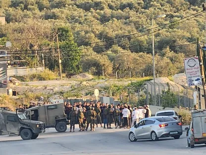 الضفة الغربية.. مستوطنون يجبرون فلسطينيين على إخراج جثمان والدهم من قبره