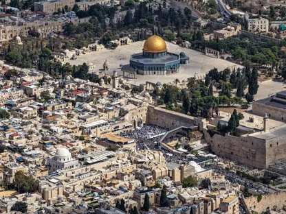 مئات المستوطنين يقتحمون المسجد الأقصى ويعتدون على فلسطينيين في باب العامود