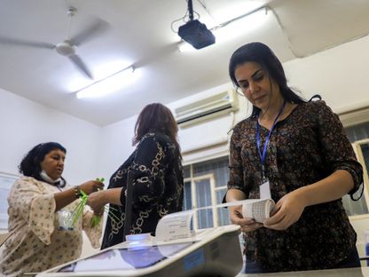 عملية إحصاء الأصوات في الانتخابات البرلمانية السابقة. السليمانية، إقليم كردستان. العراق. 10 أكتوبر 2021 - AFP