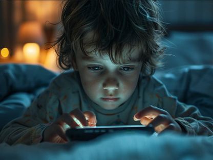 أضرار ونصائح.. ما العمر المناسب لاستخدام الأطفال للهواتف الذكية؟