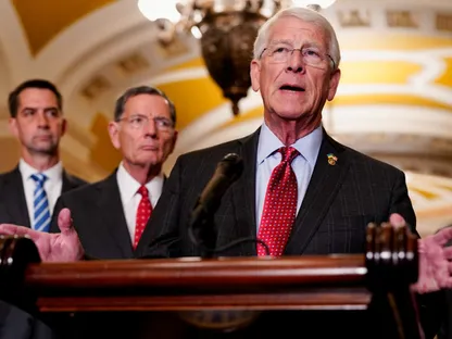 رئيس لجنة القوات المسلحة في الشيوخ الأميركي يدعو ترمب لاستئناف حرب إيران: وقت التفاوض انتهى