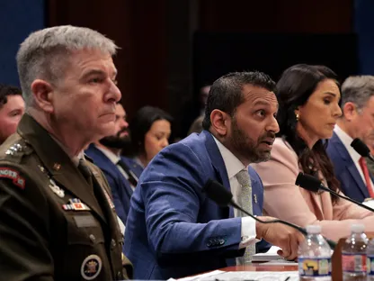 مدير FBI يعلن فصل عملاء شاركوا في تحقيقات بشأن "وثائق ترمب السرية"