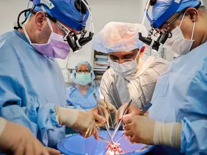 دراسة: الجراحة أفضل من المناظير عند استبدال صمامات القلب الصناعية