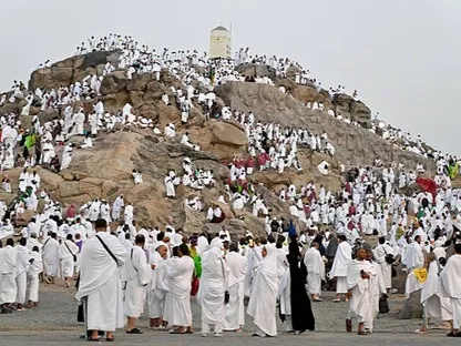 بالصور.. اكتمال تصعيد الحجاج إلى عرفات لأداء الركن الأعظم