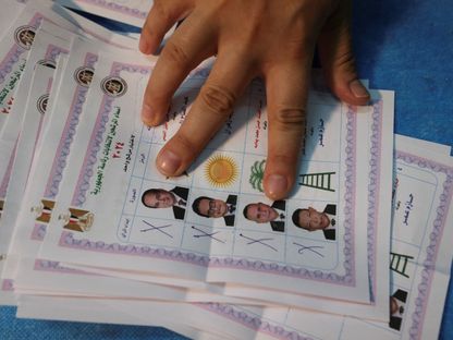 عملية فرز أوراق الاقتراع في الانتخابات الرئاسية المصرية، القاهرة. 12 ديسمبر 2023 - Reuters