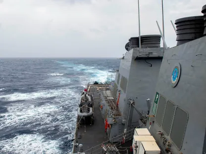 مدمرة أميركية في بحر الصين الجنوبي تثير توتراً بين واشنطن وبكين