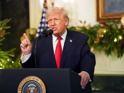 الهجرة والاقتصاد والحروب.. تعهدات ورسائل في خطاب ترمب بعد 11 شهراً بالبيت الأبيض