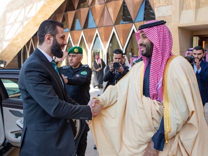 ولي العهد السعودي الأمير محمد بن سلمان يستقبل الرئيس السوري أحمد الشرع في العاصمة السعودية الرياض. 2 فبراير 2025 - واس