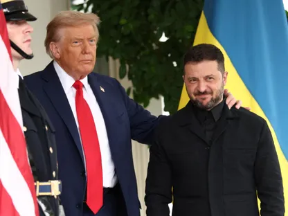 الرئيس الأميركي دونالد ترمب يستقبل الرئيس الأوكراني فولوديمير زيلينسكي في البيت الأبيض. 18 أغسطس 2025 - Reuters
