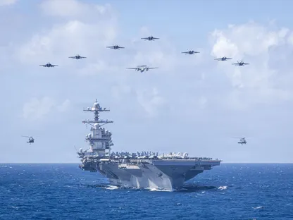 القوات الأميركية بالمنطقة تتخذ مواقعها لشن هجوم محتمل على إيران.. والقرار النهائي بيد ترمب