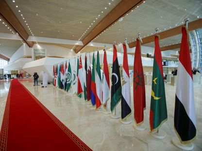 أعلام الدول العربية في مقر انعقاد القمة الـ31 في الجزائر. 1 نوفمبر 2022 - REUTERS