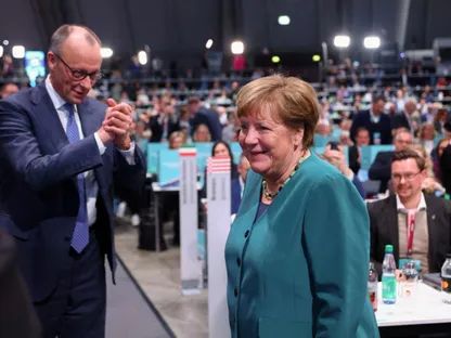 ميركل تفرض حضورها بمؤتمر المحافظين في ألمانيا.. وميرتس يرسخ قيادته