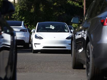 سيارات تسلا في معرض للسيارات في كورد ماديرا بكاليفورنيا. 18 أكتوبر 2023 - Getty Images via AFP