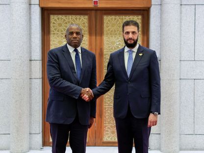 الرئيس السوري أحمد الشرع يستقبل وزير الخارجية البريطاني ديفيد لامي في دمشق. 5 يوليو 2025 - سانا