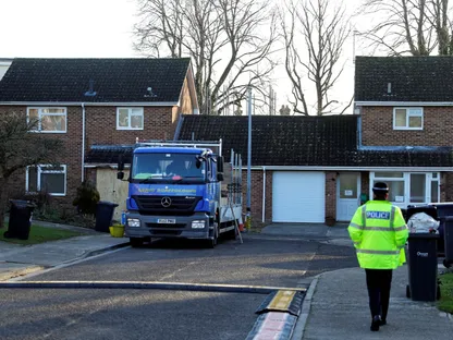 ضابط شرطة أمام منزل العميل المزدوج الروسي السابق سيرجي سكريبال في سالزبوري، بريطانيا. 9 يناير 2019 - REUTERS