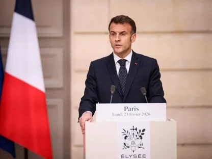 فرنسا تعتزم حل 4 جماعات من اليمين واليسار المتطرفين